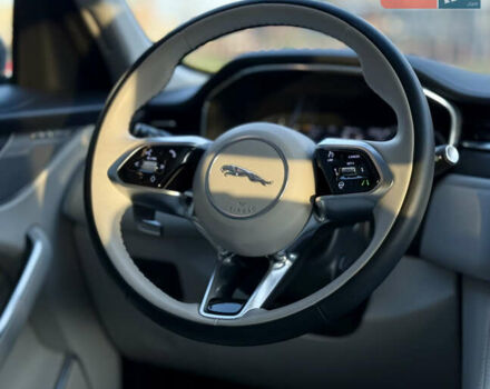 Белый Ягуар Ф-Пейс, объемом двигателя 2 л и пробегом 15 тыс. км за 44500 $, фото 19 на Automoto.ua