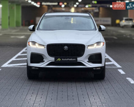 Білий Ягуар Ф-Пейс, об'ємом двигуна 2 л та пробігом 15 тис. км за 45000 $, фото 5 на Automoto.ua