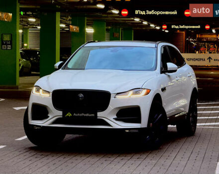 Білий Ягуар Ф-Пейс, об'ємом двигуна 2 л та пробігом 15 тис. км за 45000 $, фото 25 на Automoto.ua
