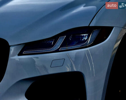 Белый Ягуар Ф-Пейс, объемом двигателя 2 л и пробегом 15 тыс. км за 44500 $, фото 3 на Automoto.ua