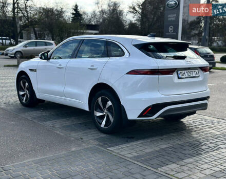 Белый Ягуар Ф-Пейс, объемом двигателя 2 л и пробегом 49 тыс. км за 47000 $, фото 6 на Automoto.ua
