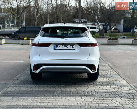 Белый Ягуар Ф-Пейс, объемом двигателя 2 л и пробегом 49 тыс. км за 47000 $, фото 5 на Automoto.ua