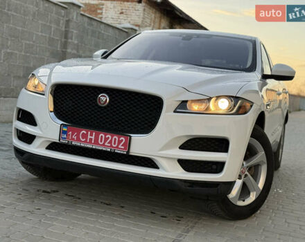 Белый Ягуар Ф-Пейс, объемом двигателя 2 л и пробегом 209 тыс. км за 17399 $, фото 1 на Automoto.ua