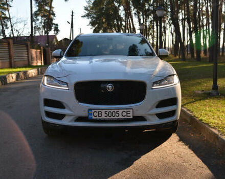 Белый Ягуар Ф-Пейс, объемом двигателя 2 л и пробегом 192 тыс. км за 19300 $, фото 1 на Automoto.ua