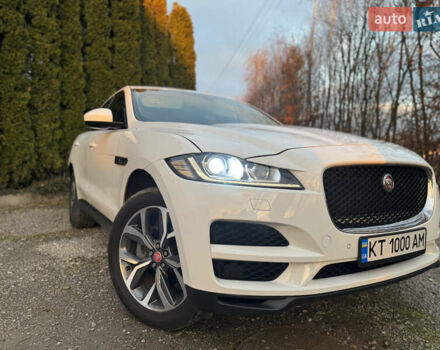 Белый Ягуар Ф-Пейс, объемом двигателя 2 л и пробегом 203 тыс. км за 27000 $, фото 1 на Automoto.ua