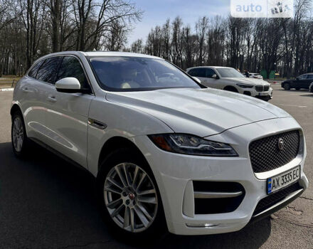 Белый Ягуар Ф-Пейс, объемом двигателя 3 л и пробегом 105 тыс. км за 23500 $, фото 1 на Automoto.ua