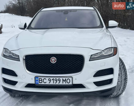 Белый Ягуар Ф-Пейс, объемом двигателя 2 л и пробегом 211 тыс. км за 19999 $, фото 1 на Automoto.ua