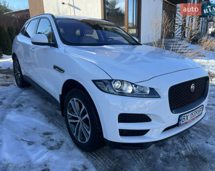 Білий Ягуар Ф-Пейс, об'ємом двигуна 2 л та пробігом 236 тис. км за 16800 $, фото 1 на Automoto.ua