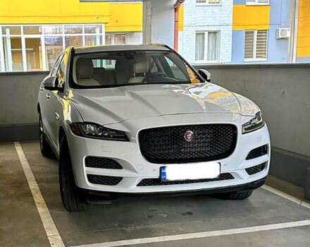 Білий Ягуар Ф-Пейс, об'ємом двигуна 3 л та пробігом 67 тис. км за 32500 $, фото 1 на Automoto.ua