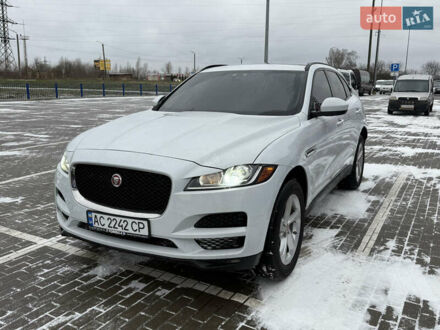 Белый Ягуар Ф-Пейс, объемом двигателя 2 л и пробегом 157 тыс. км за 16900 $, фото 1 на Automoto.ua