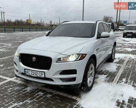 Белый Ягуар Ф-Пейс, объемом двигателя 2 л и пробегом 157 тыс. км за 16900 $, фото 1 на Automoto.ua