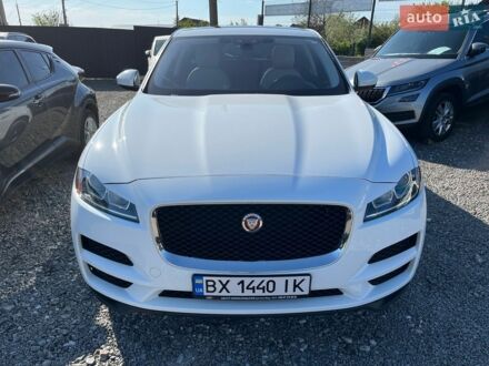 Білий Ягуар Ф-Пейс, об'ємом двигуна 2 л та пробігом 200 тис. км за 16500 $, фото 1 на Automoto.ua