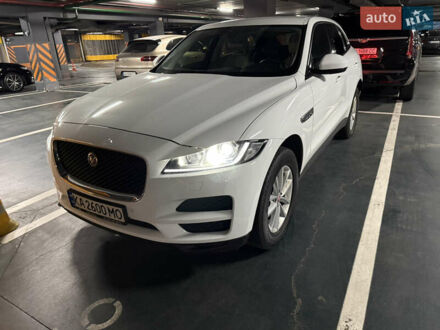 Білий Ягуар Ф-Пейс, об'ємом двигуна 2 л та пробігом 150 тис. км за 26000 $, фото 1 на Automoto.ua