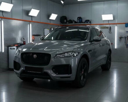 Белый Ягуар Ф-Пейс, объемом двигателя 3 л и пробегом 163 тыс. км за 22400 $, фото 1 на Automoto.ua