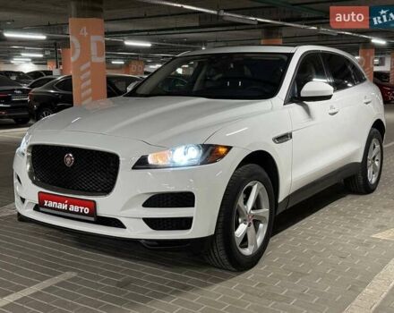 Белый Ягуар Ф-Пейс, объемом двигателя 2 л и пробегом 140 тыс. км за 22900 $, фото 1 на Automoto.ua