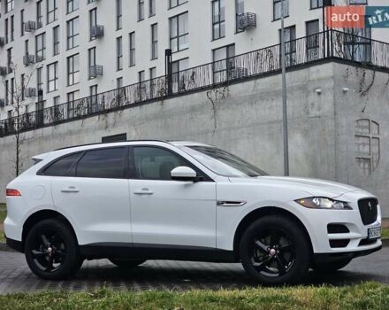 Белый Ягуар Ф-Пейс, объемом двигателя 3 л и пробегом 152 тыс. км за 24999 $, фото 1 на Automoto.ua