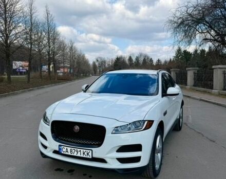 Белый Ягуар Ф-Пейс, объемом двигателя 2 л и пробегом 204 тыс. км за 18900 $, фото 1 на Automoto.ua