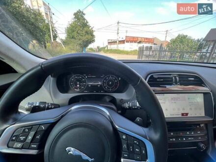 Ягуар Ф-Пейс 2018 в Черновцах на Automoto.ua Белый Ягуар Ф-Пейс, объемом двигателя 2 л и пробегом 32 тыс. км за 35400 $, фото 1 на Automoto.ua
