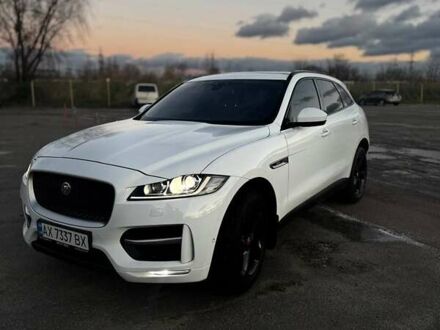 Белый Ягуар Ф-Пейс, объемом двигателя 2 л и пробегом 154 тыс. км за 26500 $, фото 1 на Automoto.ua