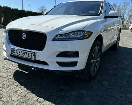 Белый Ягуар Ф-Пейс, объемом двигателя 2 л и пробегом 17 тыс. км за 29900 $, фото 1 на Automoto.ua