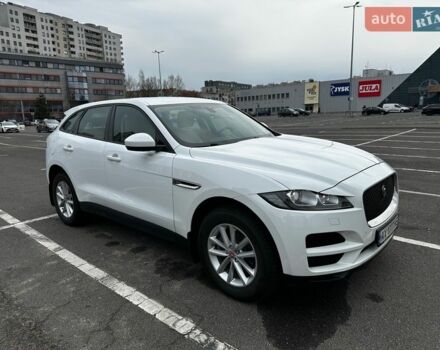 Белый Ягуар Ф-Пейс, объемом двигателя 2 л и пробегом 91 тыс. км за 25555 $, фото 1 на Automoto.ua