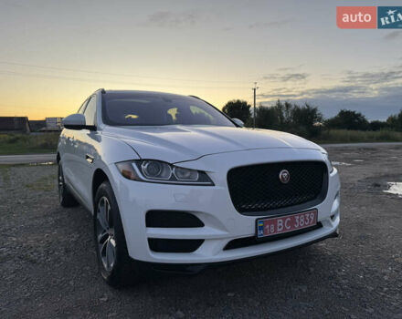 Білий Ягуар Ф-Пейс, об'ємом двигуна 2 л та пробігом 109 тис. км за 24999 $, фото 1 на Automoto.ua