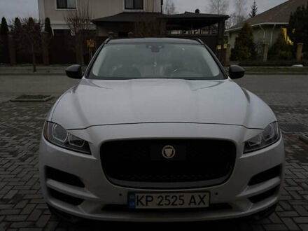 Белый Ягуар Ф-Пейс, объемом двигателя 2 л и пробегом 54 тыс. км за 30000 $, фото 1 на Automoto.ua