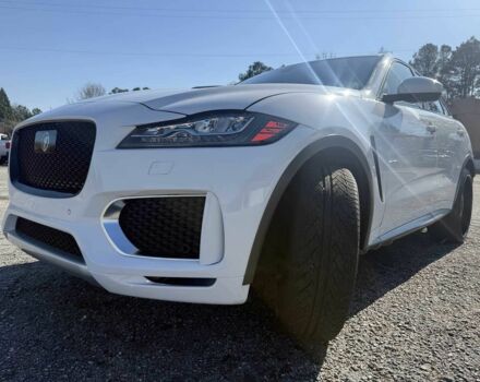 Белый Ягуар Ф-Пейс, объемом двигателя 5 л и пробегом 45 тыс. км за 11000 $, фото 1 на Automoto.ua