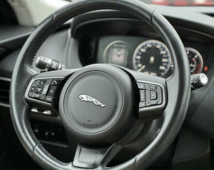 Бежевий Ягуар Ф-Пейс, об'ємом двигуна 2 л та пробігом 91 тис. км за 21900 $, фото 10 на Automoto.ua