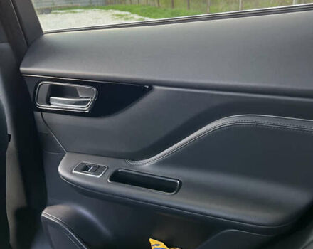 Черный Ягуар Ф-Пейс, объемом двигателя 2 л и пробегом 168 тыс. км за 22500 $, фото 19 на Automoto.ua