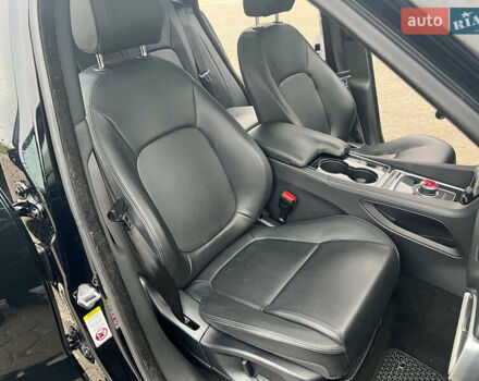 Чорний Ягуар Ф-Пейс, об'ємом двигуна 2 л та пробігом 153 тис. км за 24290 $, фото 21 на Automoto.ua