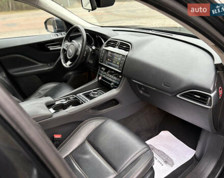 Черный Ягуар Ф-Пейс, объемом двигателя 2 л и пробегом 220 тыс. км за 22200 $, фото 38 на Automoto.ua