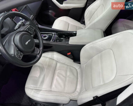 Чорний Ягуар Ф-Пейс, об'ємом двигуна 2.96 л та пробігом 141 тис. км за 22000 $, фото 17 на Automoto.ua