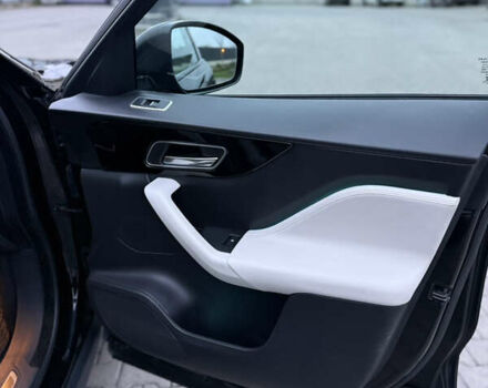 Черный Ягуар Ф-Пейс, объемом двигателя 2 л и пробегом 237 тыс. км за 17950 $, фото 38 на Automoto.ua