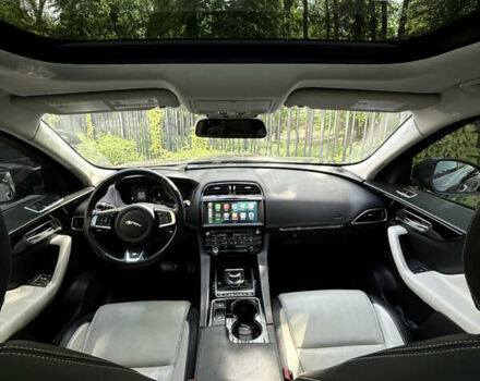 Черный Ягуар Ф-Пейс, объемом двигателя 3 л и пробегом 167 тыс. км за 25500 $, фото 19 на Automoto.ua