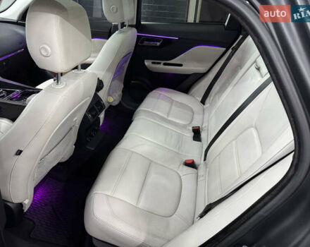 Чорний Ягуар Ф-Пейс, об'ємом двигуна 2.96 л та пробігом 141 тис. км за 22000 $, фото 14 на Automoto.ua