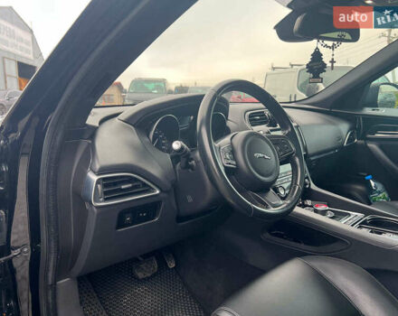 Чорний Ягуар Ф-Пейс, об'ємом двигуна 2 л та пробігом 153 тис. км за 24290 $, фото 16 на Automoto.ua