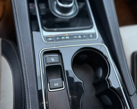 Черный Ягуар Ф-Пейс, объемом двигателя 2 л и пробегом 237 тыс. км за 17950 $, фото 19 на Automoto.ua