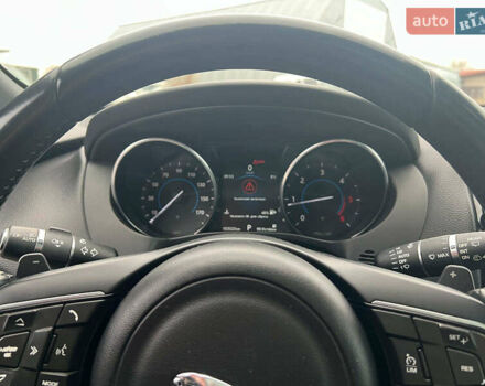 Чорний Ягуар Ф-Пейс, об'ємом двигуна 2 л та пробігом 153 тис. км за 24290 $, фото 18 на Automoto.ua