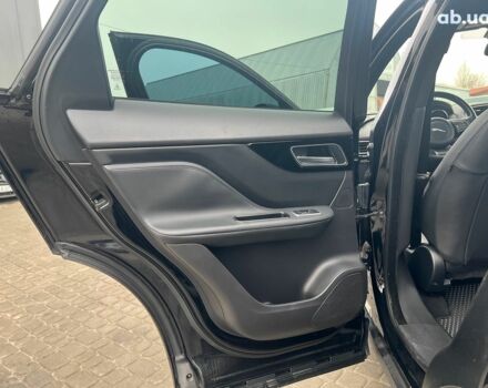 Черный Ягуар Ф-Пейс, объемом двигателя 2 л и пробегом 153 тыс. км за 24290 $, фото 25 на Automoto.ua