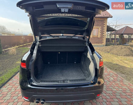 Черный Ягуар Ф-Пейс, объемом двигателя 2 л и пробегом 173 тыс. км за 22000 $, фото 8 на Automoto.ua