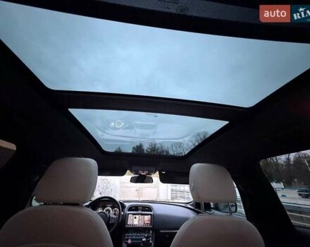 Чорний Ягуар Ф-Пейс, об'ємом двигуна 2 л та пробігом 152 тис. км за 24800 $, фото 5 на Automoto.ua