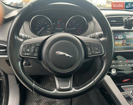 Чорний Ягуар Ф-Пейс, об'ємом двигуна 2 л та пробігом 153 тис. км за 24290 $, фото 17 на Automoto.ua