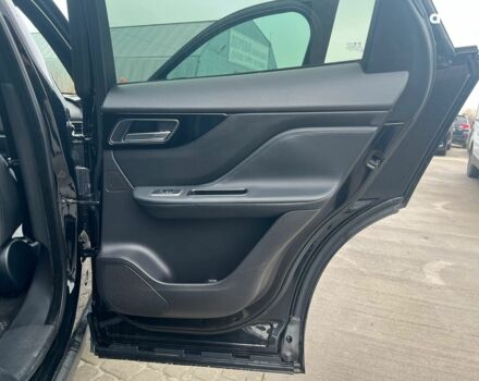 Черный Ягуар Ф-Пейс, объемом двигателя 2 л и пробегом 153 тыс. км за 24290 $, фото 23 на Automoto.ua