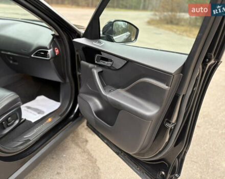 Черный Ягуар Ф-Пейс, объемом двигателя 2 л и пробегом 220 тыс. км за 22200 $, фото 39 на Automoto.ua