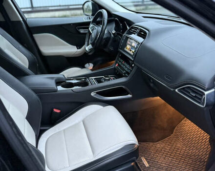 Черный Ягуар Ф-Пейс, объемом двигателя 2 л и пробегом 237 тыс. км за 17950 $, фото 37 на Automoto.ua