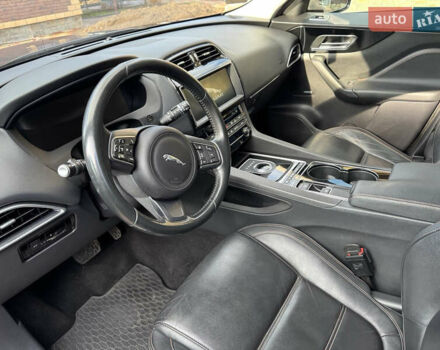 Черный Ягуар Ф-Пейс, объемом двигателя 2 л и пробегом 173 тыс. км за 22000 $, фото 15 на Automoto.ua