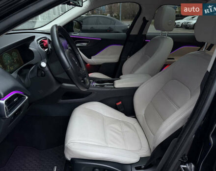 Чорний Ягуар Ф-Пейс, об'ємом двигуна 2.96 л та пробігом 141 тис. км за 22000 $, фото 12 на Automoto.ua