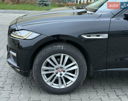 Черный Ягуар Ф-Пейс, объемом двигателя 2 л и пробегом 237 тыс. км за 17950 $, фото 9 на Automoto.ua