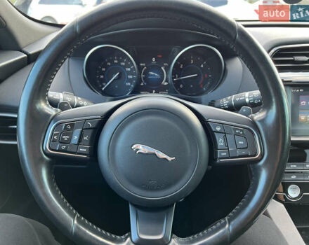 Черный Ягуар Ф-Пейс, объемом двигателя 2 л и пробегом 168 тыс. км за 22500 $, фото 25 на Automoto.ua